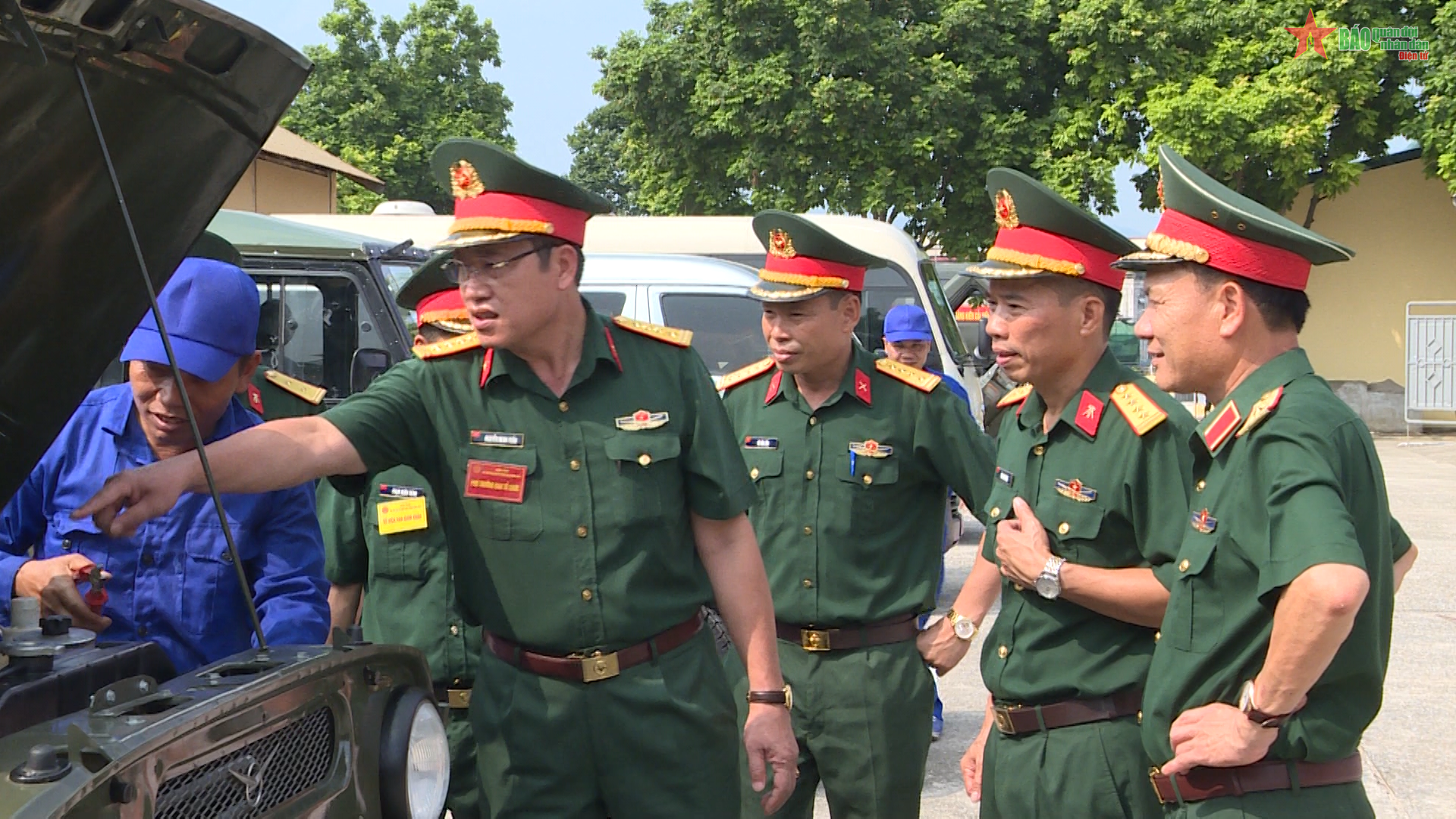 Chấm thi môn thi Xe tốt tại Trường Sĩ quan Lục quân 1